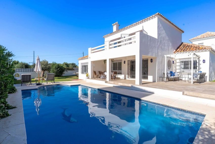 R4972930-Villa-For-Sale-San-Pedro-de-Alcantara-Detached-4-Beds-282-Built