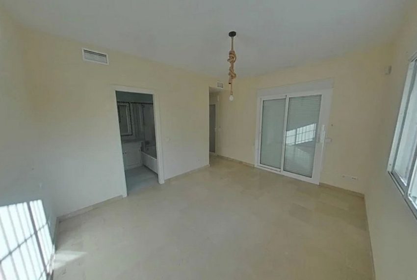 R4974547-Villa-For-Sale-Nueva-Andalucia-Detached-6-Beds-551-Built-10