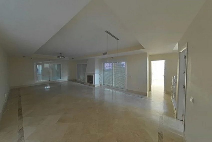 R4974547-Villa-For-Sale-Nueva-Andalucia-Detached-6-Beds-551-Built-2