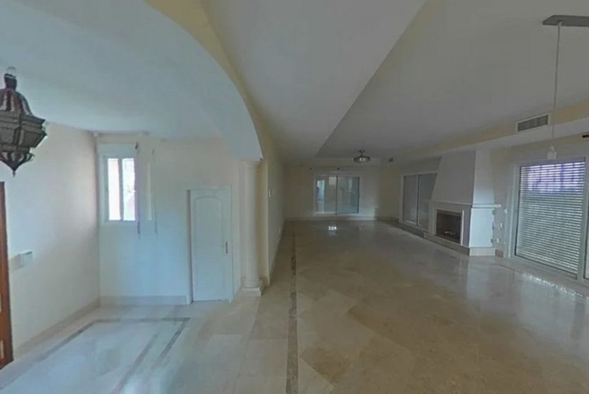 R4974547-Villa-For-Sale-Nueva-Andalucia-Detached-6-Beds-551-Built-3