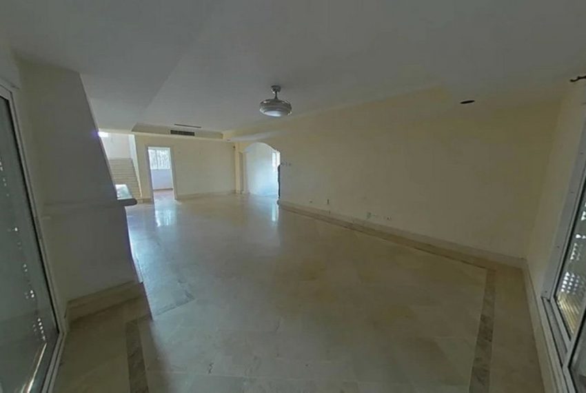 R4974547-Villa-For-Sale-Nueva-Andalucia-Detached-6-Beds-551-Built-4