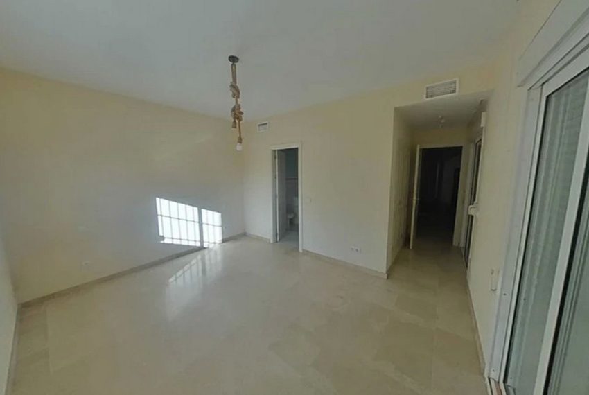 R4974547-Villa-For-Sale-Nueva-Andalucia-Detached-6-Beds-551-Built-9