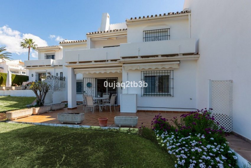 R4974682-Apartment-For-Sale-Nueva-Andalucia-Ground-Floor-3-Beds-143-Built