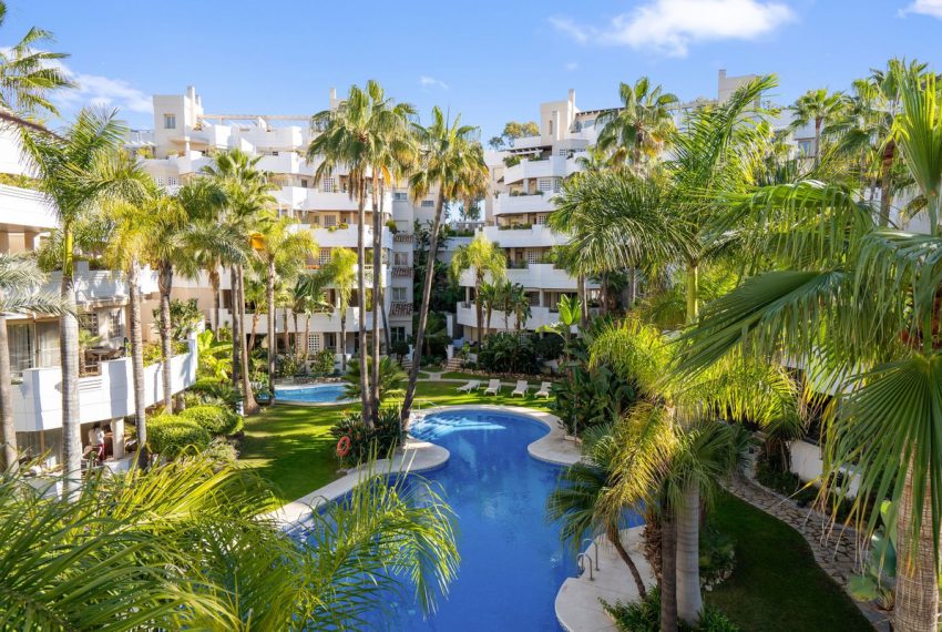 R4974862-Apartment-For-Sale-Aloha-Penthouse-3-Beds-148-Built-1