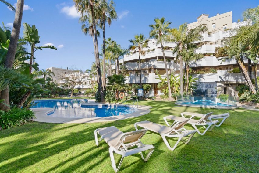 R4974862-Apartment-For-Sale-Aloha-Penthouse-3-Beds-148-Built