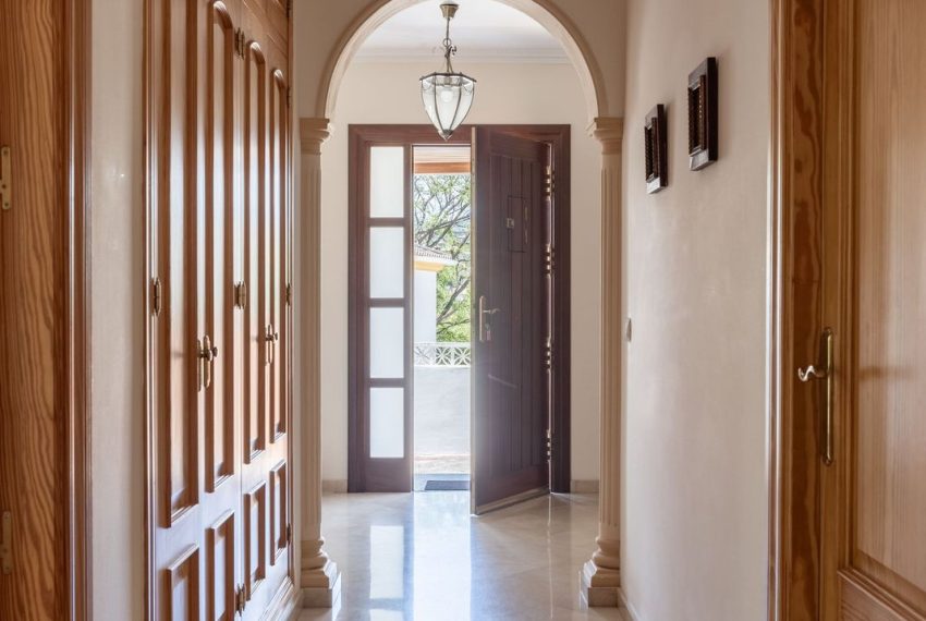 R4975966-Villa-For-Sale-San-Pedro-de-Alcantara-Detached-5-Beds-316-Built-1