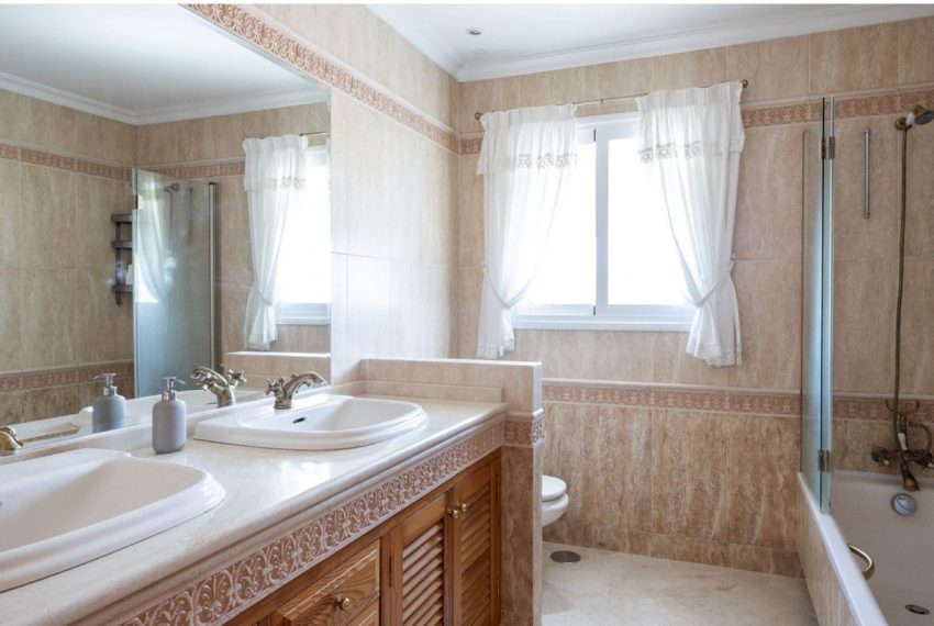 R4975966-Villa-For-Sale-San-Pedro-de-Alcantara-Detached-5-Beds-316-Built-11