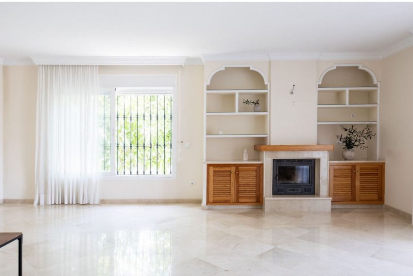 R4975966-Villa-For-Sale-San-Pedro-de-Alcantara-Detached-5-Beds-316-Built-2