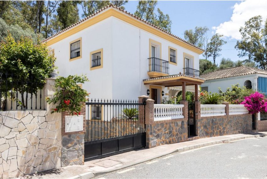 R4975966-Villa-For-Sale-San-Pedro-de-Alcantara-Detached-5-Beds-316-Built