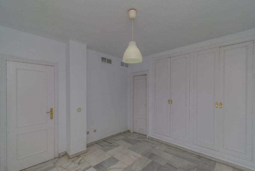 R4976134-Apartment-For-Sale-Nagueles-Penthouse-1-Beds-71-Built-12