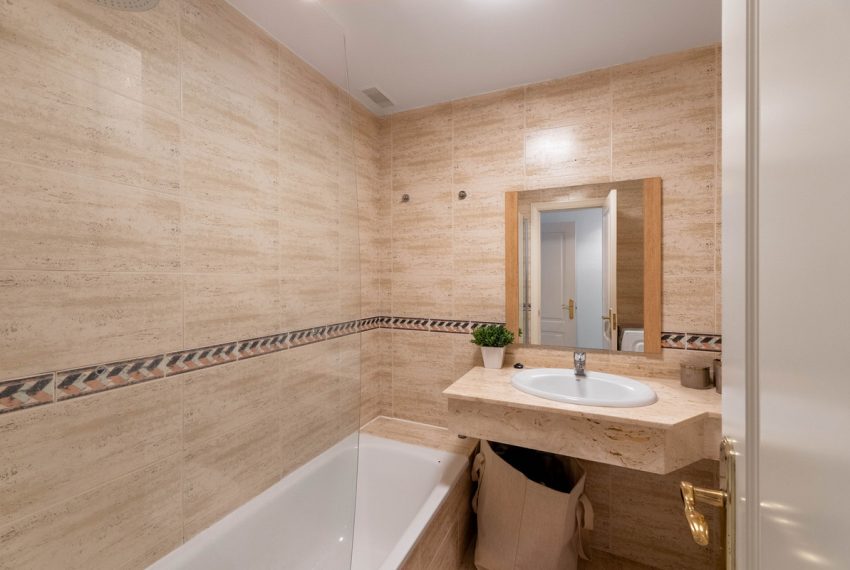 R4976461-Apartment-For-Sale-Nueva-Andalucia-Middle-Floor-2-Beds-85-Built-7
