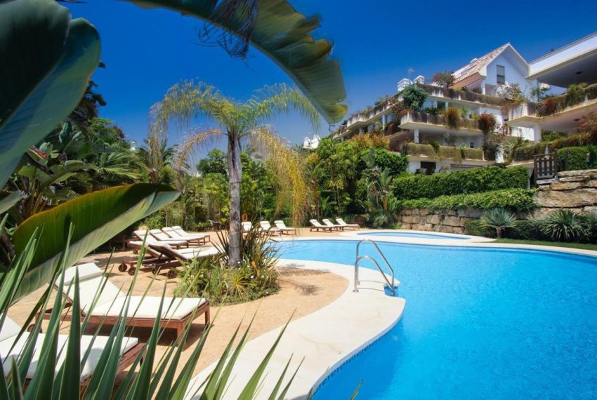 R4976485-Apartment-For-Sale-The-Golden-Mile-Ground-Floor-3-Beds-229-Built-1