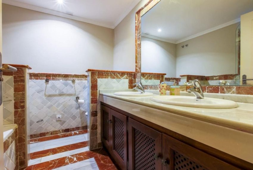 R4976485-Apartment-For-Sale-The-Golden-Mile-Ground-Floor-3-Beds-229-Built-10