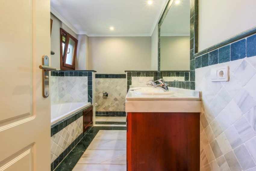 R4976485-Apartment-For-Sale-The-Golden-Mile-Ground-Floor-3-Beds-229-Built-11