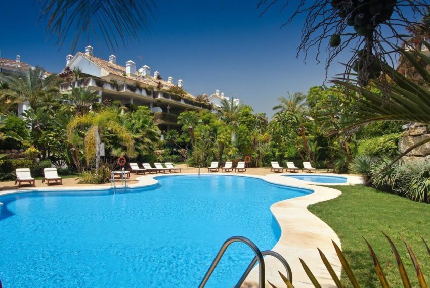 R4976485-Apartment-For-Sale-The-Golden-Mile-Ground-Floor-3-Beds-229-Built-2