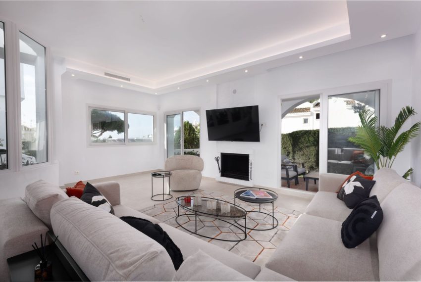 R4976497-Villa-For-Sale-Cabopino-Detached-4-Beds-200-Built-1