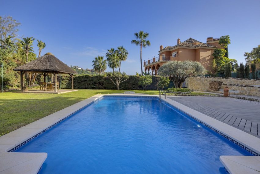 R4976557-Villa-For-Sale-Los-Arqueros-Detached-6-Beds-690-Built-1