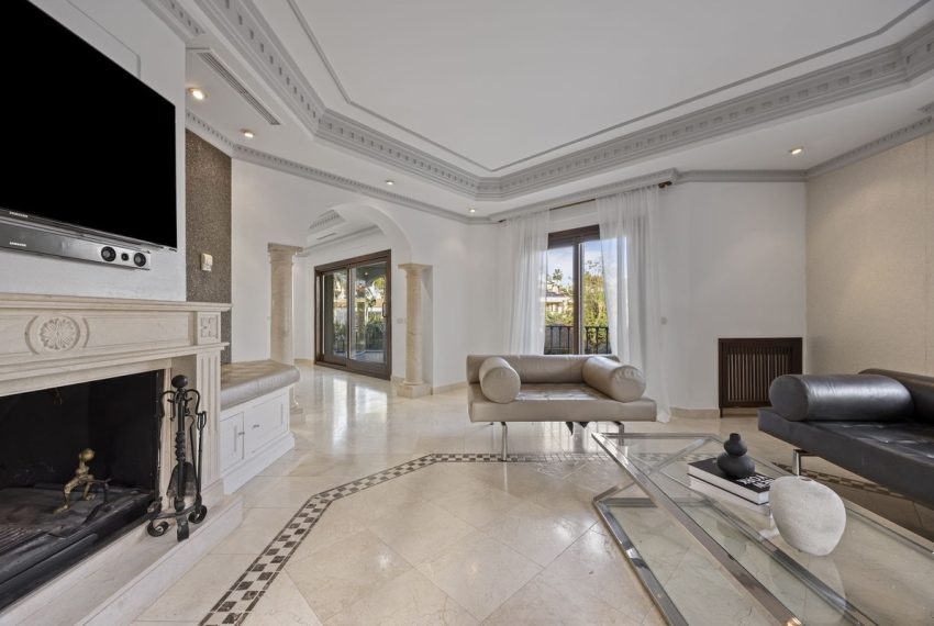 R4976557-Villa-For-Sale-Los-Arqueros-Detached-6-Beds-690-Built-16