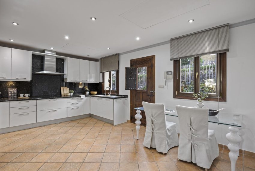 R4976557-Villa-For-Sale-Los-Arqueros-Detached-6-Beds-690-Built-18