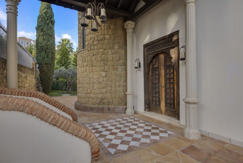R4976557-Villa-For-Sale-Los-Arqueros-Detached-6-Beds-690-Built-2