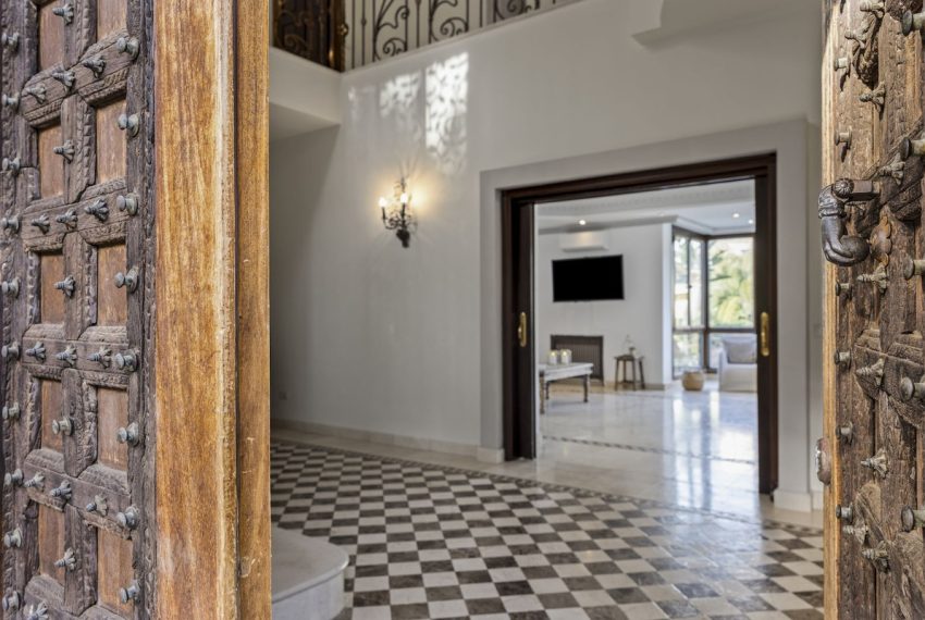 R4976557-Villa-For-Sale-Los-Arqueros-Detached-6-Beds-690-Built-3