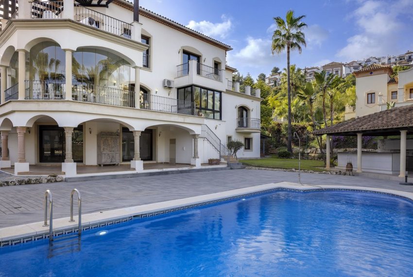 R4976557-Villa-For-Sale-Los-Arqueros-Detached-6-Beds-690-Built
