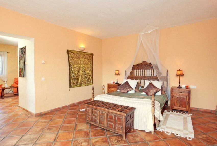 R4976917-Villa-For-Sale-Mijas-Detached-10-Beds-1232-Built-3