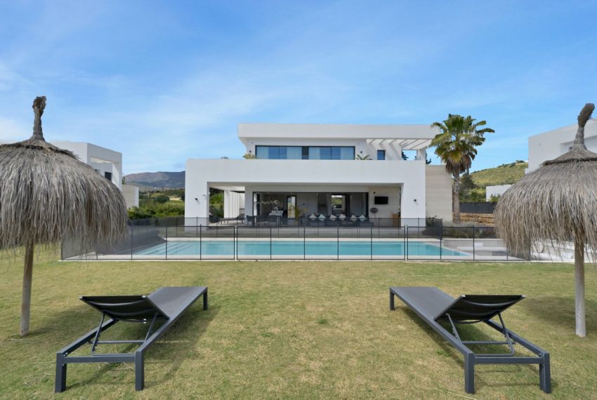 R4977040-Villa-For-Sale-La-Cala-Golf-Detached-4-Beds-300-Built