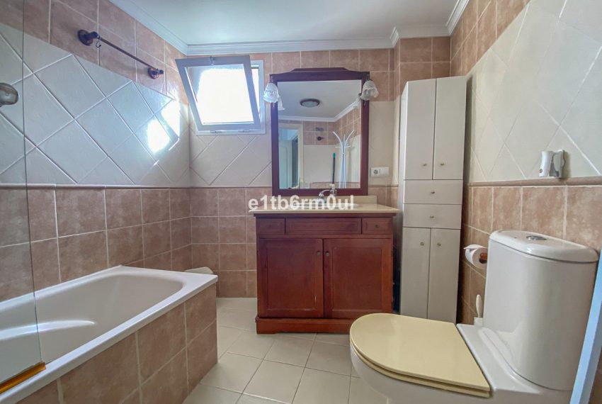 R4977196-Apartment-For-Sale-Nueva-Andalucia-Middle-Floor-2-Beds-131-Built-11