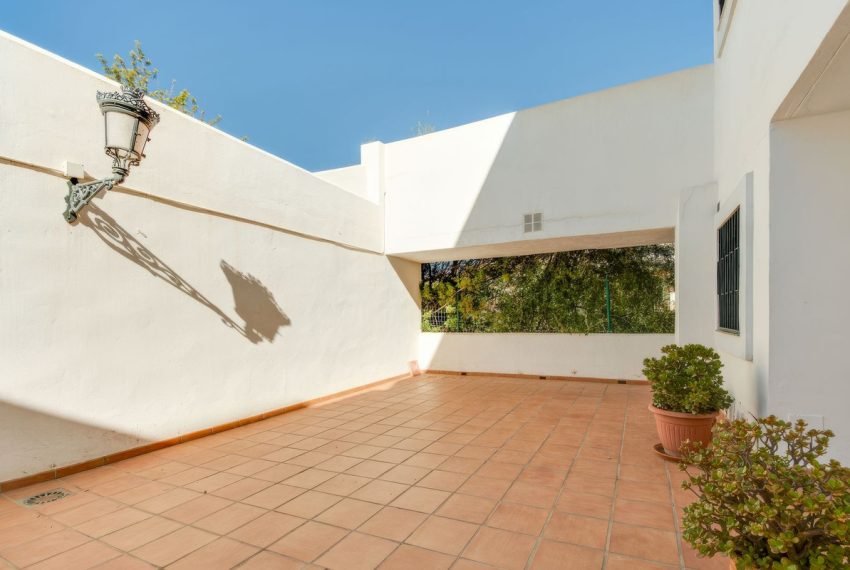 R4978900-Townhouse-For-Sale-Nueva-Andalucia-Terraced-3-Beds-87-Built-2