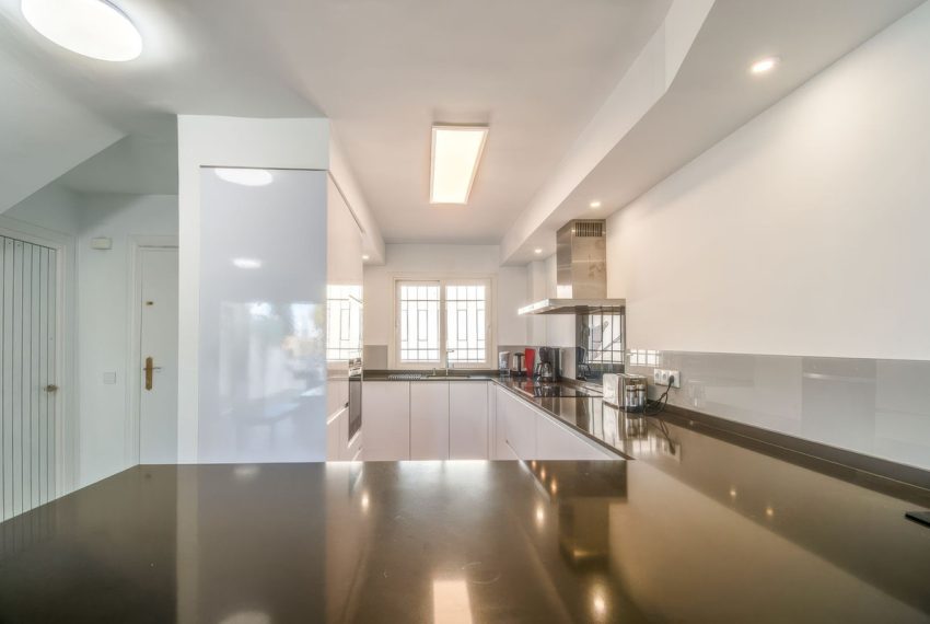 R4978900-Townhouse-For-Sale-Nueva-Andalucia-Terraced-3-Beds-87-Built-9