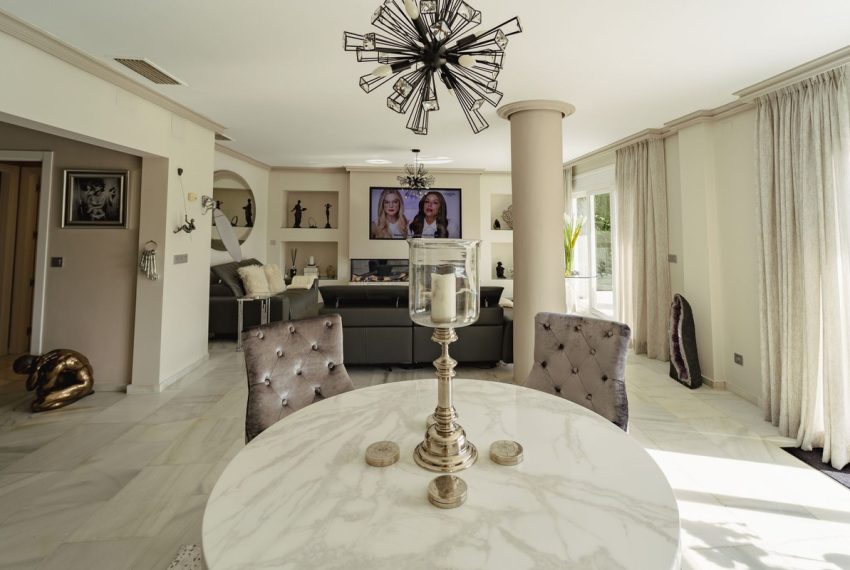 R4978924-Villa-For-Sale-Nagueles-Detached-6-Beds-395-Built-11