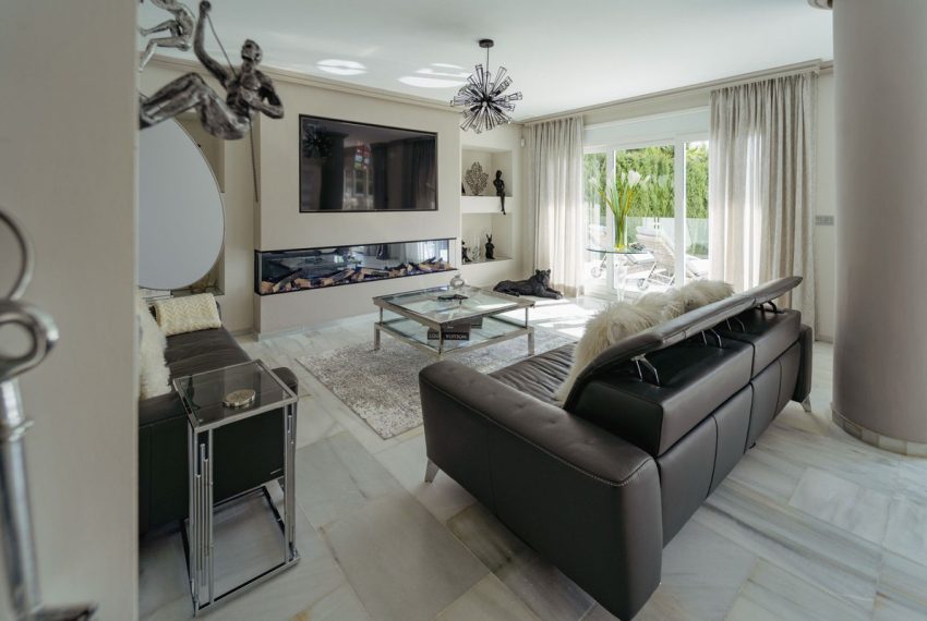 R4978924-Villa-For-Sale-Nagueles-Detached-6-Beds-395-Built