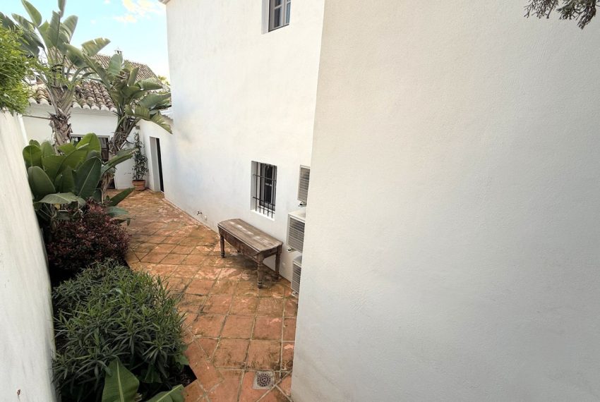 R4979035-Villa-For-Sale-Marbella-Semi-Detached-4-Beds-396-Built-17