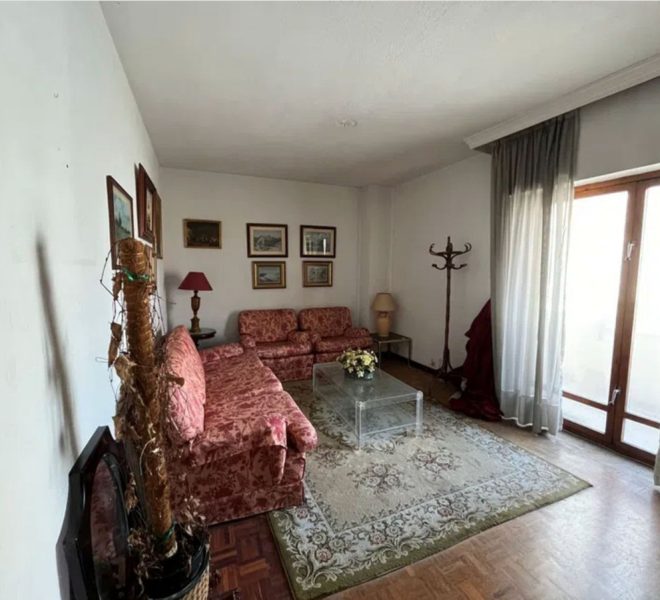 R4979722-Image 1-Middle Floor - 3 Beds - 145 Built