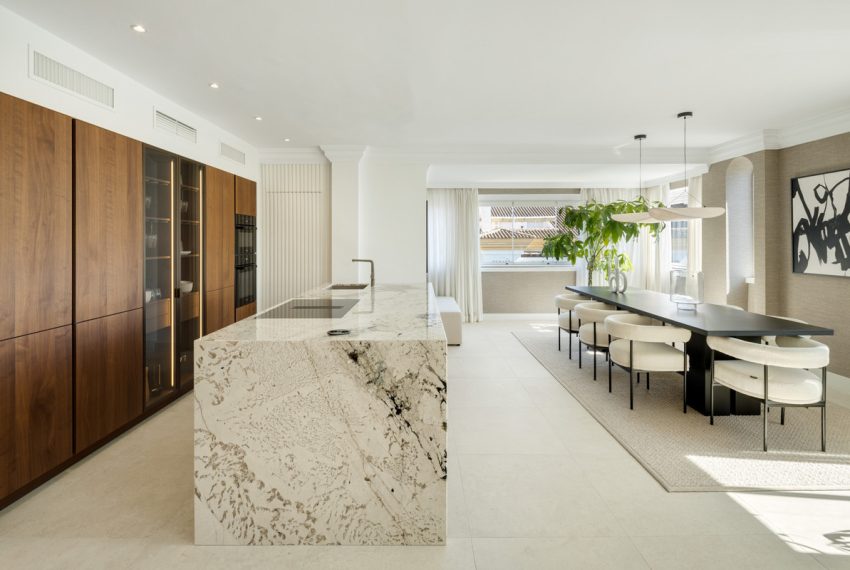 R4980067-Apartment-For-Sale-The-Golden-Mile-Middle-Floor-5-Beds-231-Built-4