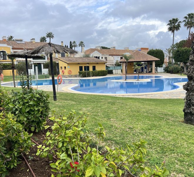 R4980655-Image 1-Semi Detached - 4 Beds - 210 Built