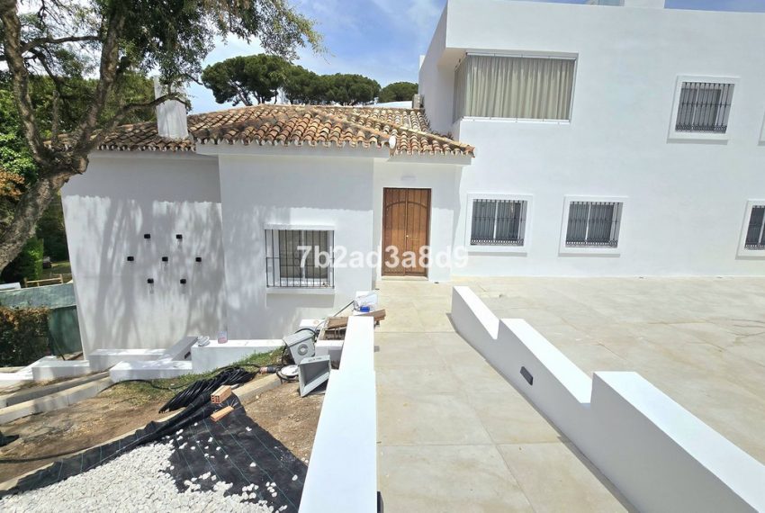 R4981120-Villa-For-Sale-Elviria-Detached-7-Beds-416-Built-1