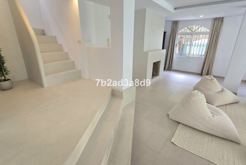 R4981120-Villa-For-Sale-Elviria-Detached-7-Beds-416-Built-3