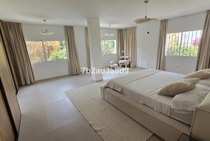 R4981120-Villa-For-Sale-Elviria-Detached-7-Beds-416-Built-7