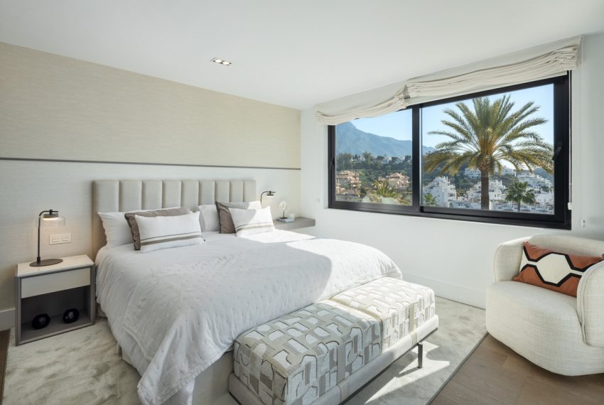 R4986355-Villa-For-Sale-Nueva-Andalucia-Detached-5-Beds-239-Built-8