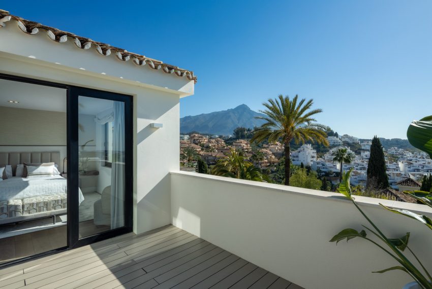 R4986355-Villa-For-Sale-Nueva-Andalucia-Detached-5-Beds-239-Built-9