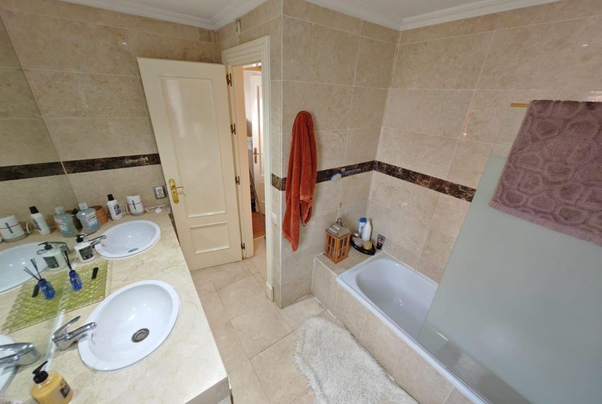 R4986472-Villa-For-Sale-Estepona-Semi-Detached-3-Beds-130-Built-16
