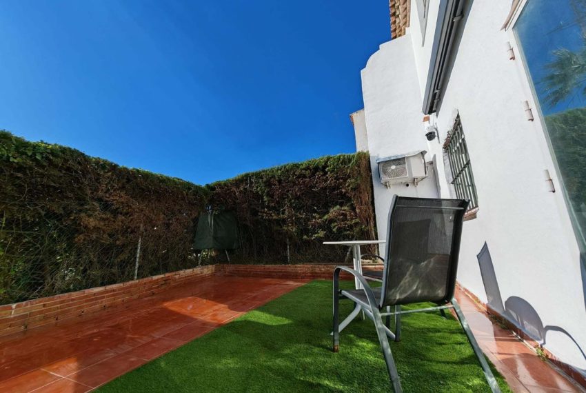 R4986472-Villa-For-Sale-Estepona-Semi-Detached-3-Beds-130-Built