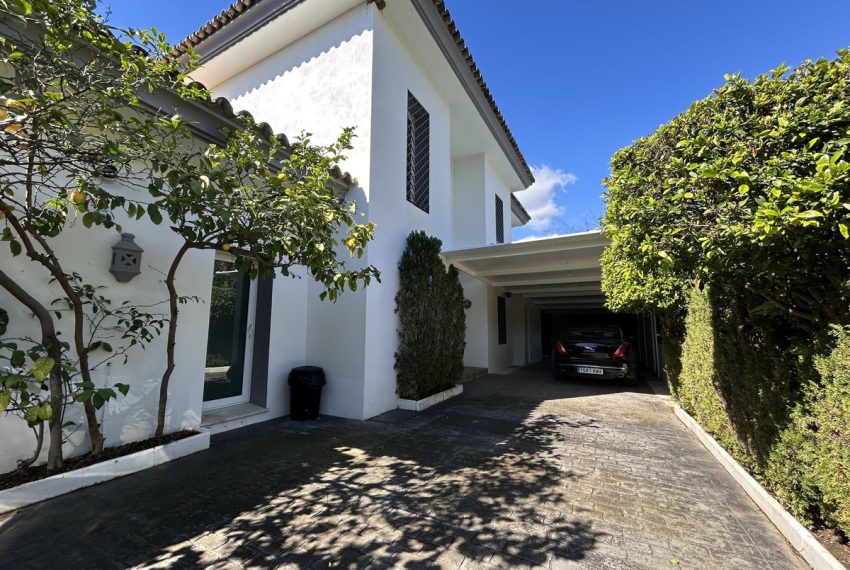 R4988344-Villa-For-Sale-Nagueles-Detached-3-Beds-300-Built-1