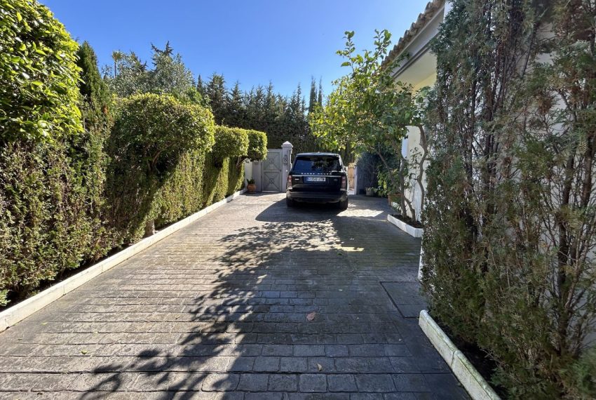 R4988344-Villa-For-Sale-Nagueles-Detached-3-Beds-300-Built-6