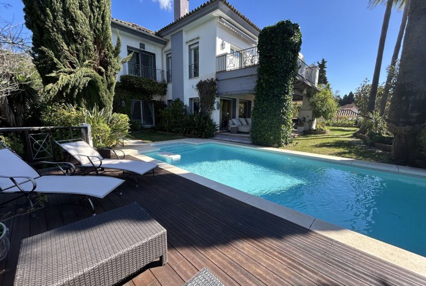 R4988344-Villa-For-Sale-Nagueles-Detached-3-Beds-300-Built