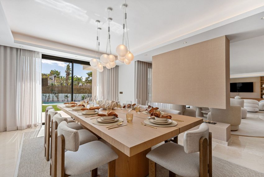 R4989238-Villa-For-Sale-Nueva-Andalucia-Detached-5-Beds-290-Built-10