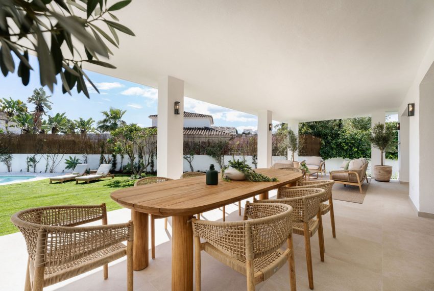 R4989238-Villa-For-Sale-Nueva-Andalucia-Detached-5-Beds-290-Built-11