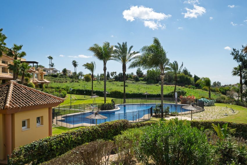 R4991065-Apartment-For-Sale-Nueva-Andalucia-Middle-Floor-2-Beds-120-Built